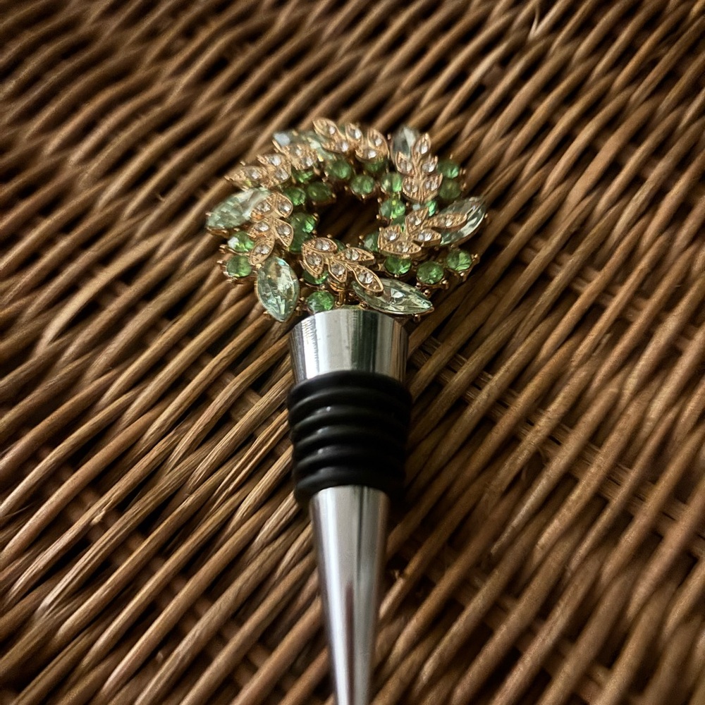 Elegant Wreath Wine Stopper Green Sparkling Gold NEW Final Sale - Picture 3 of 4